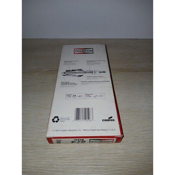 Champion 874 RL82C Small Engine Spark Plugs Pack of 4 New In Box 1992 Vintage - Picture 2 of 16